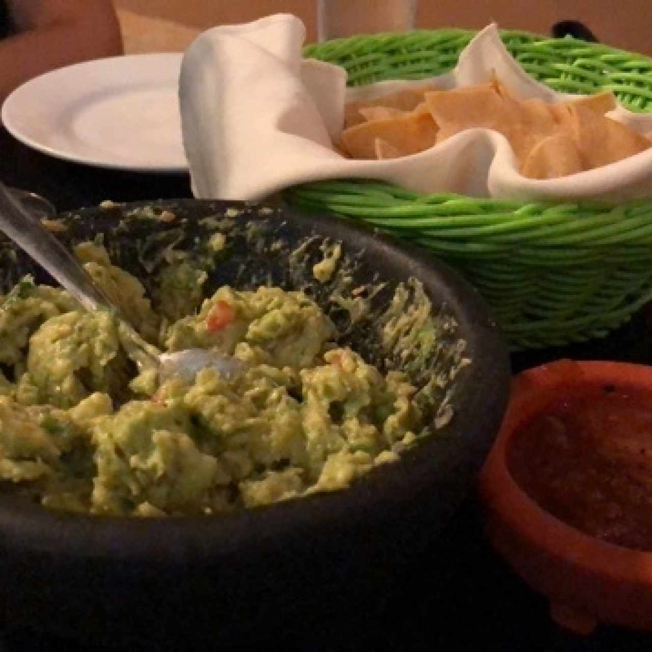 Guacamole y totopos