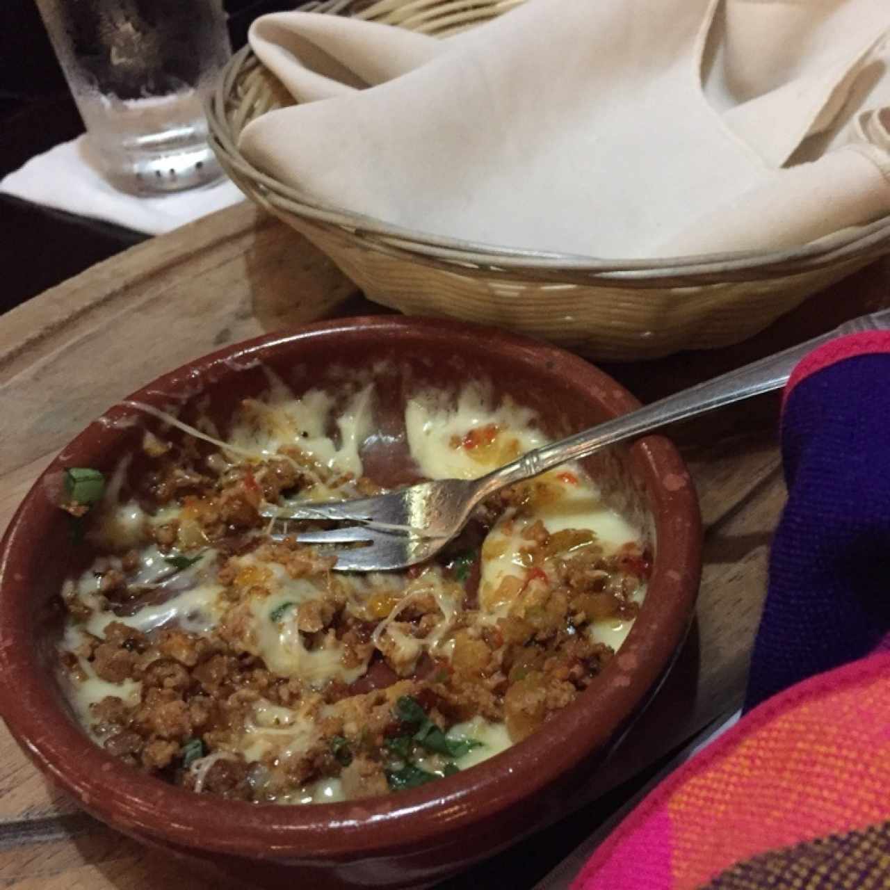 Queso fundido con chorizo