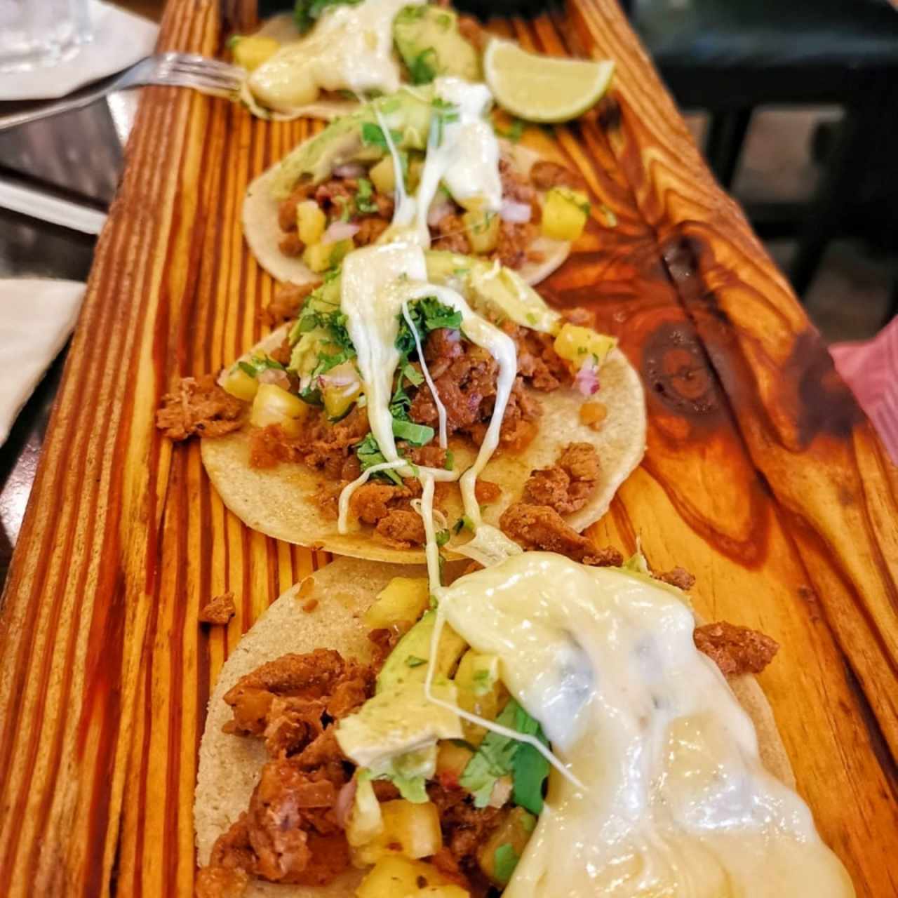 tacos al pastor con extra queso