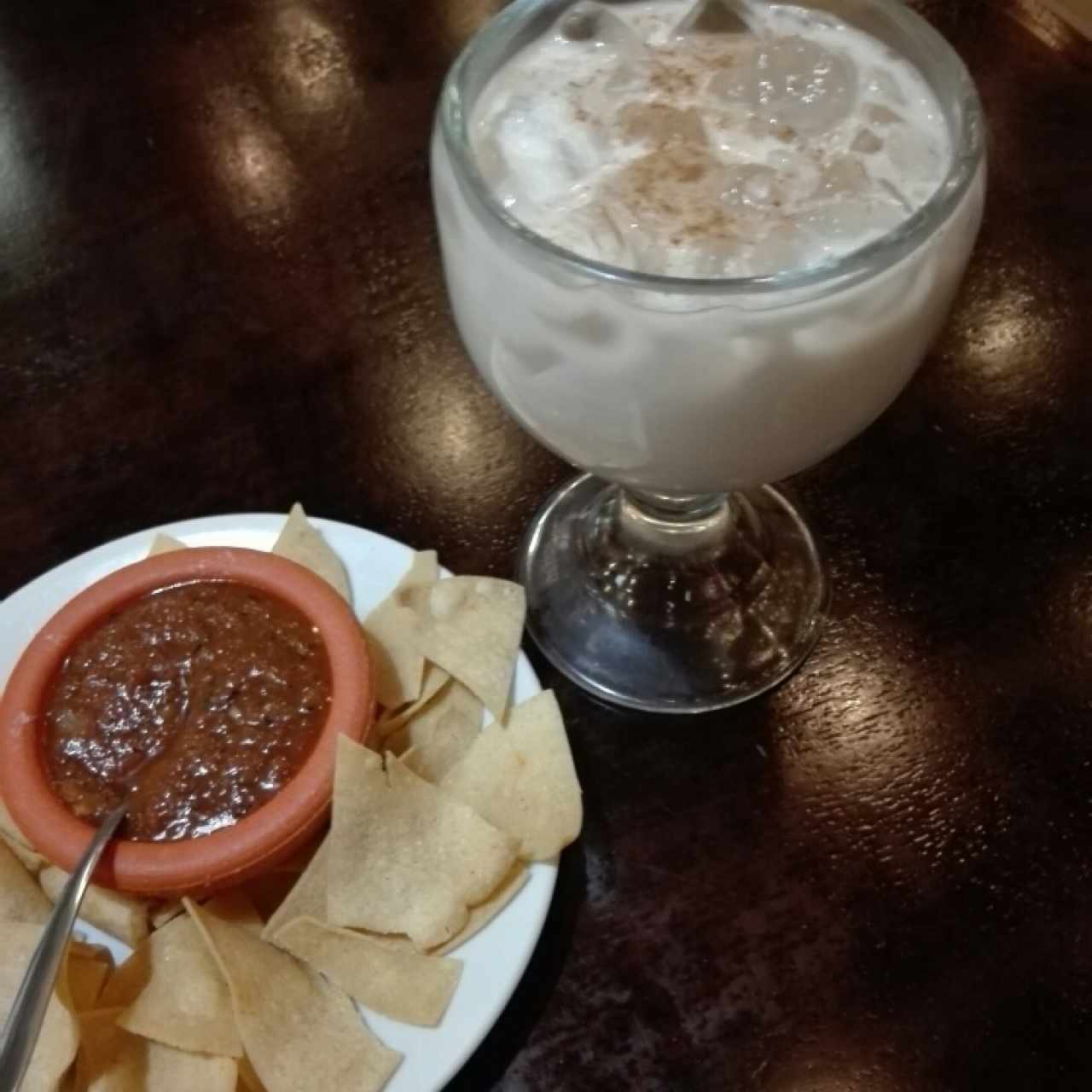 Salsa de la casa de cortesía + Horchata