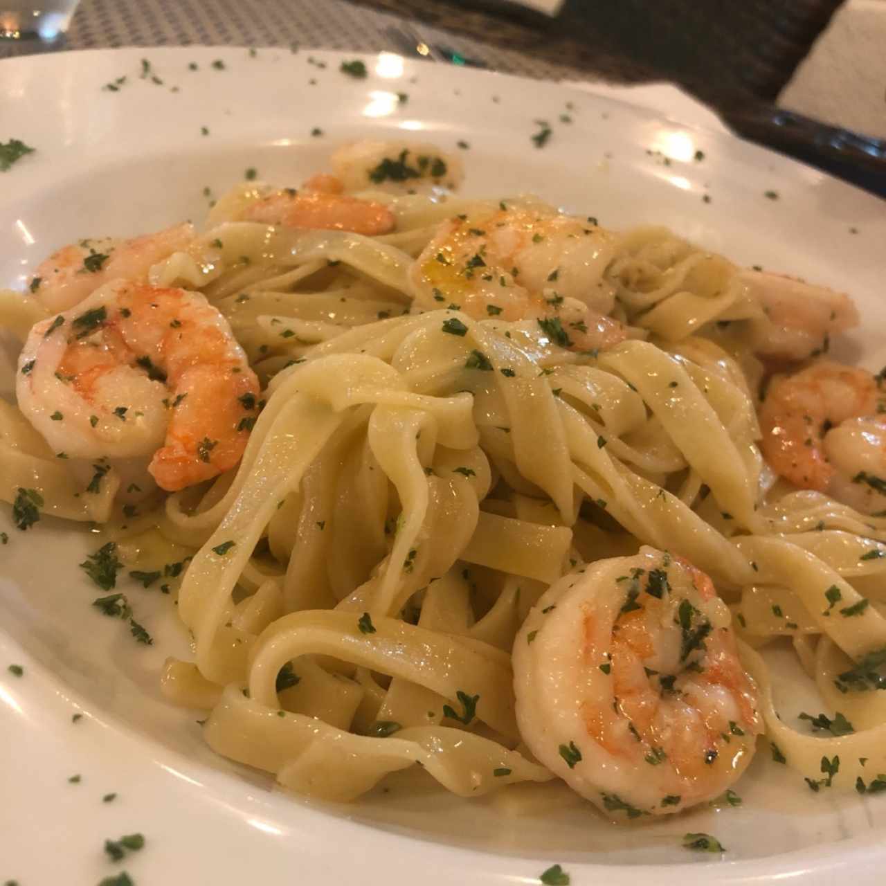 Fetuchini al olio con camarones