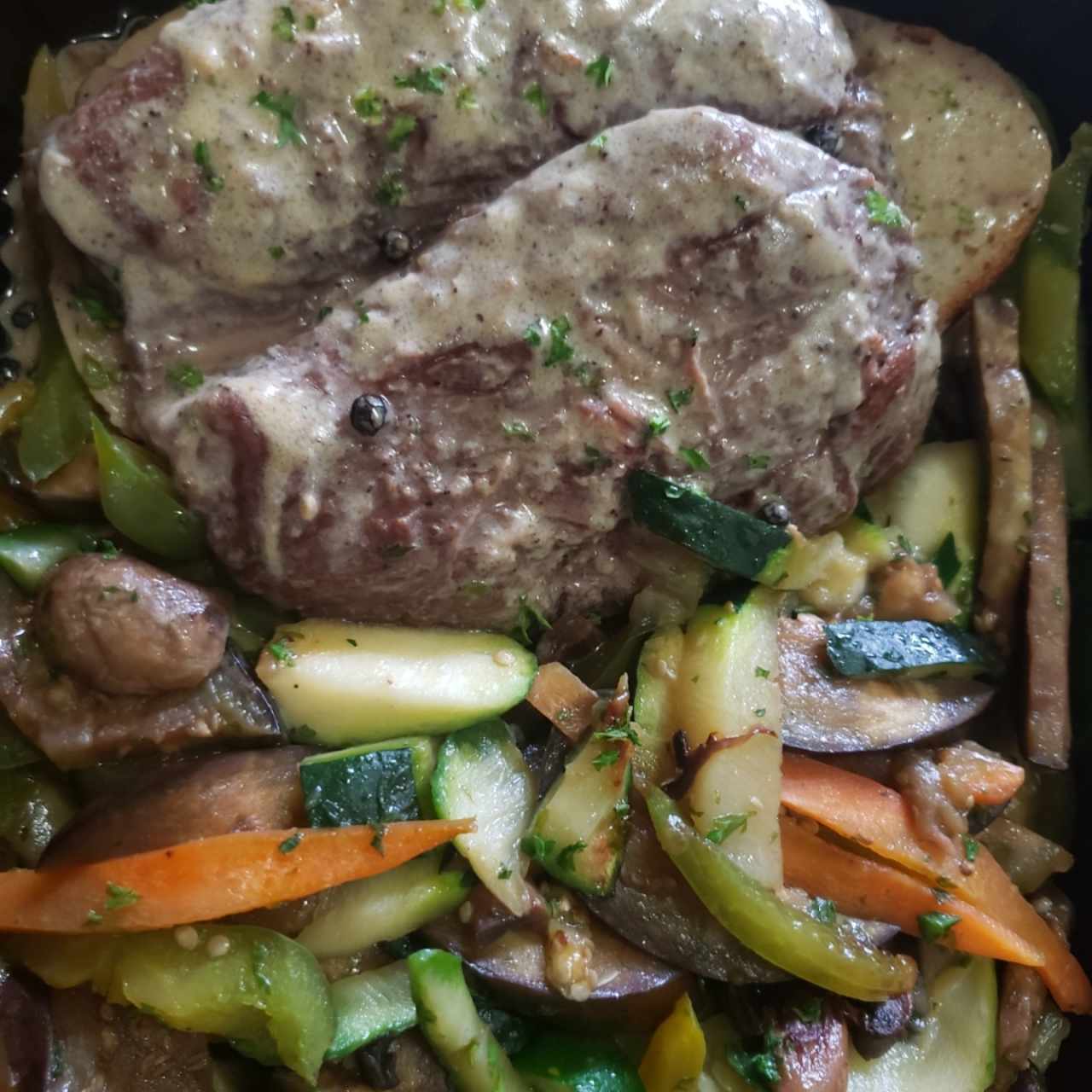 filete a la pimienta con vegetales