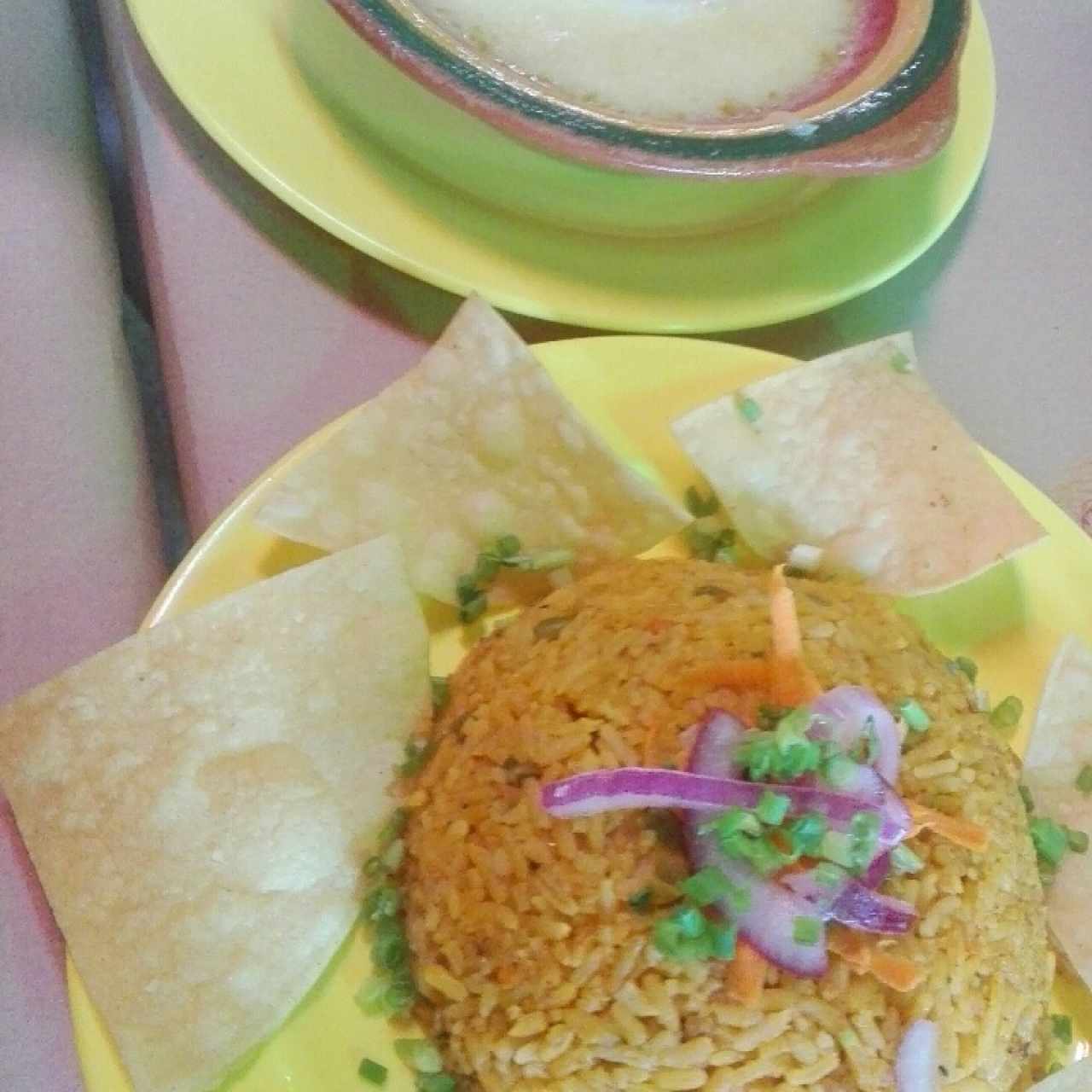 arroz a la mexicana y queso fundido