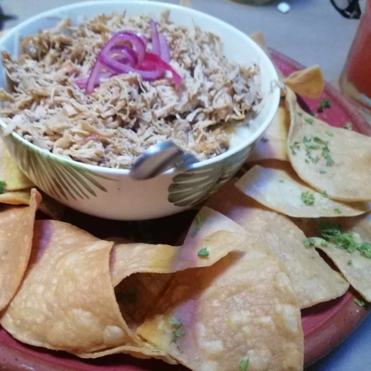 Fundido de pollo + chips