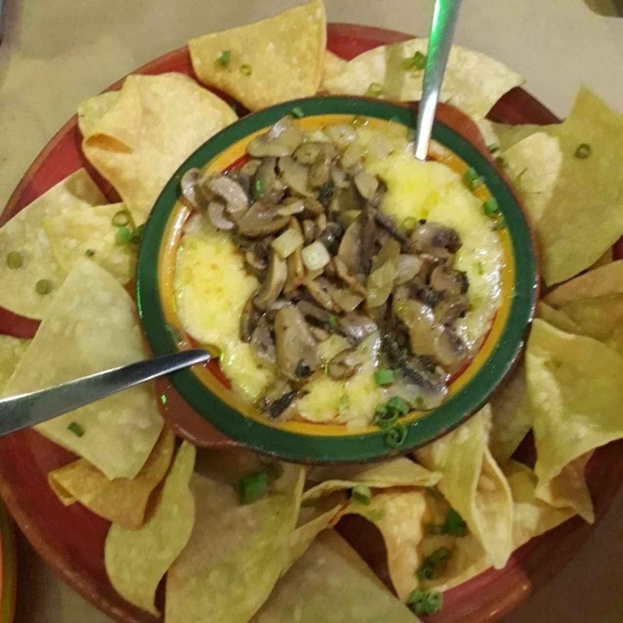 Queso fundido con hongos