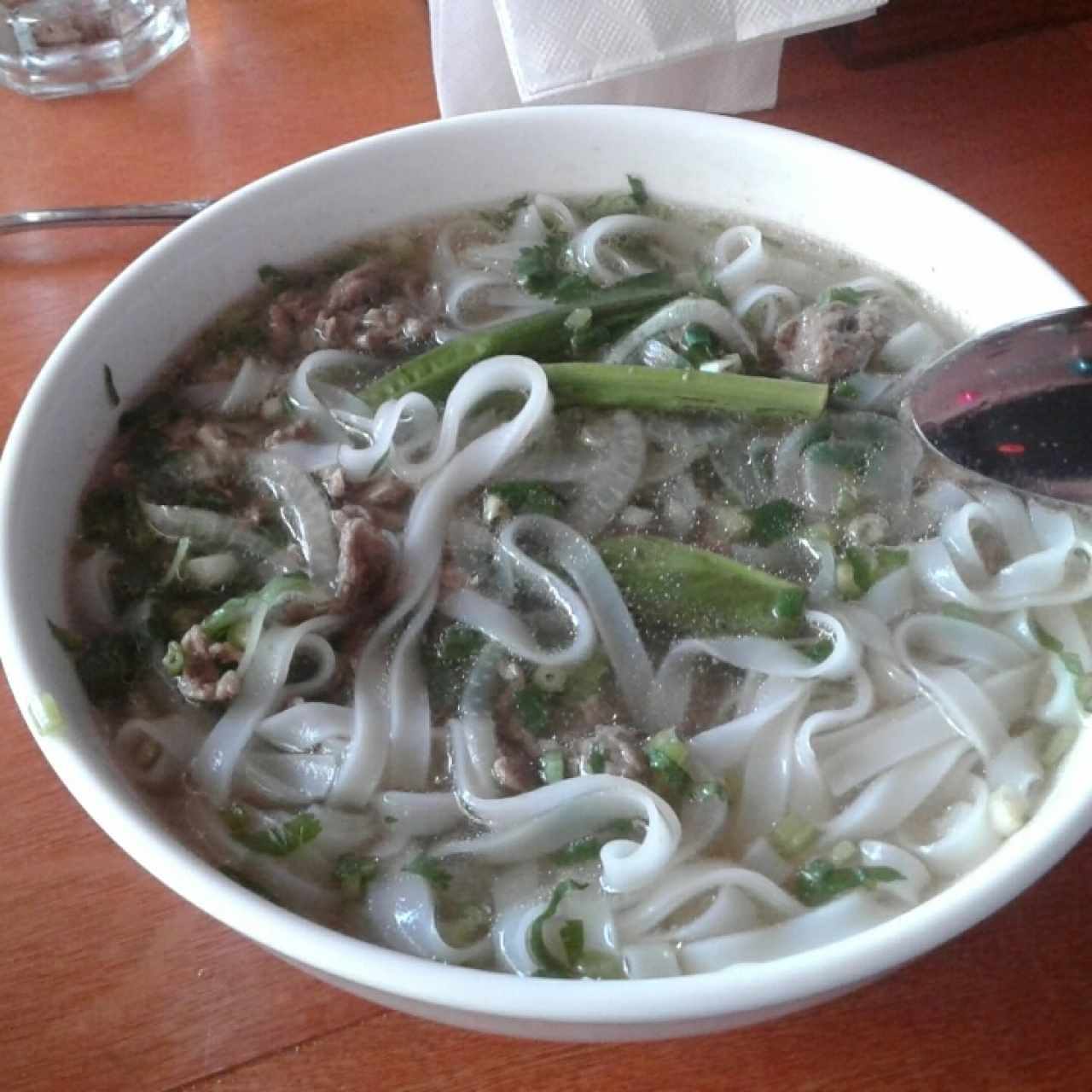 Sopa con Carne Salteada