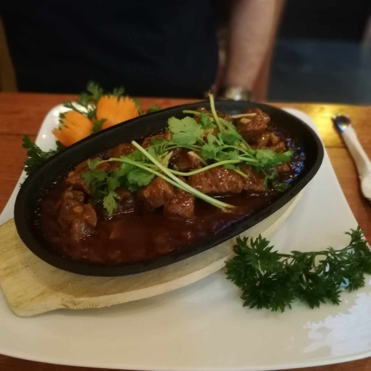 Carne salteada con vino tinto 