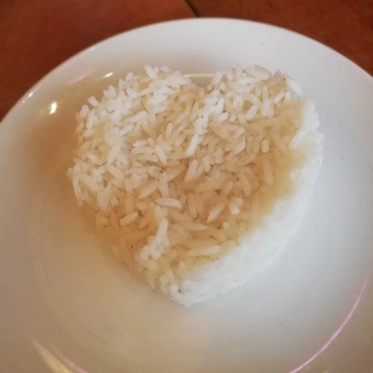 Arroz de acompañamiento en forma de corazón 