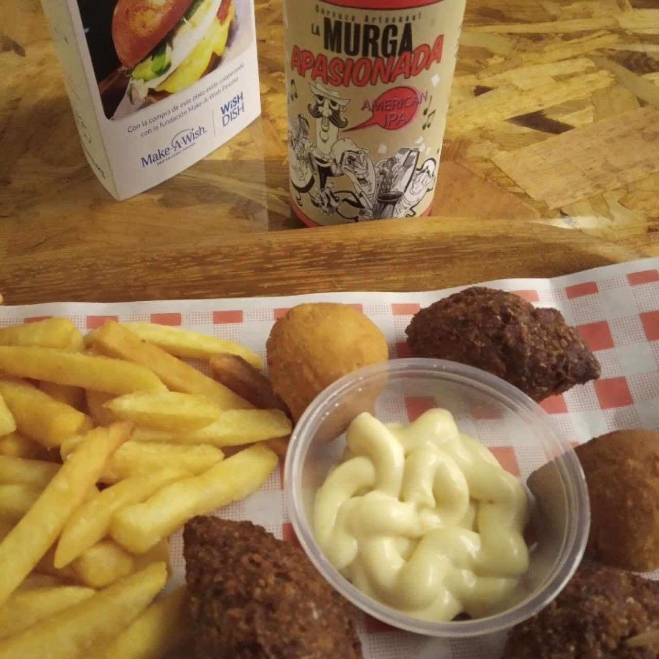 Croquetas y cerveza La Murga