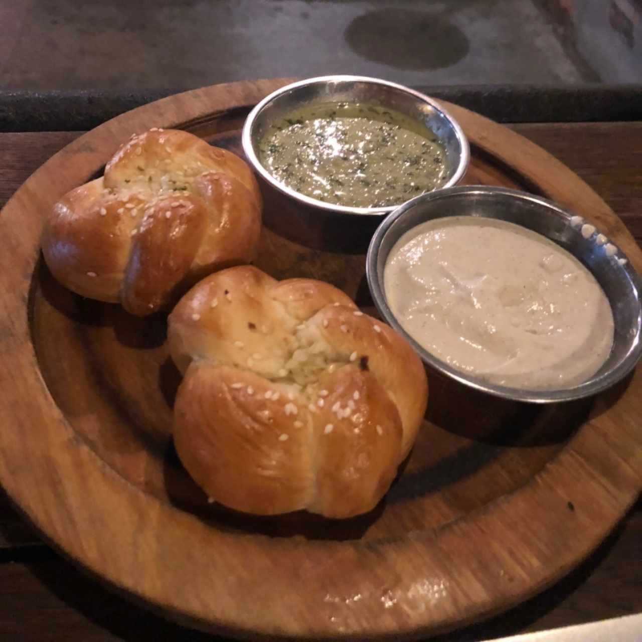 Pan de la casa acompañado de dos salsas “cortesia”