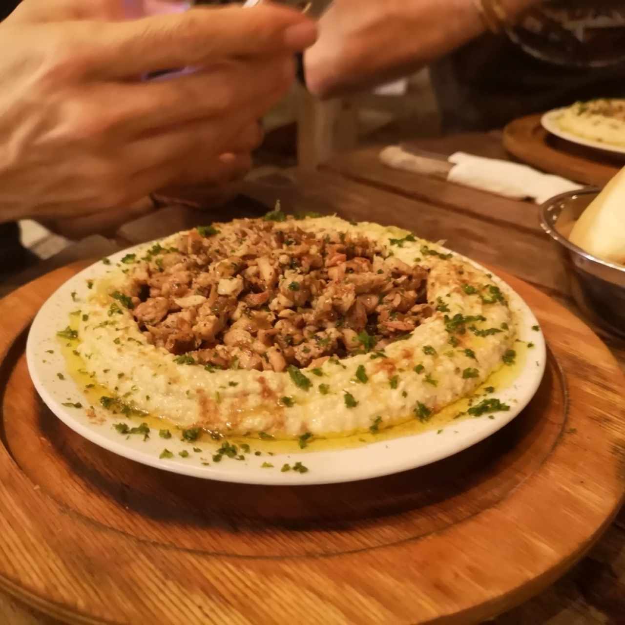 HUMMUSMANIA - Hummus Shawarma