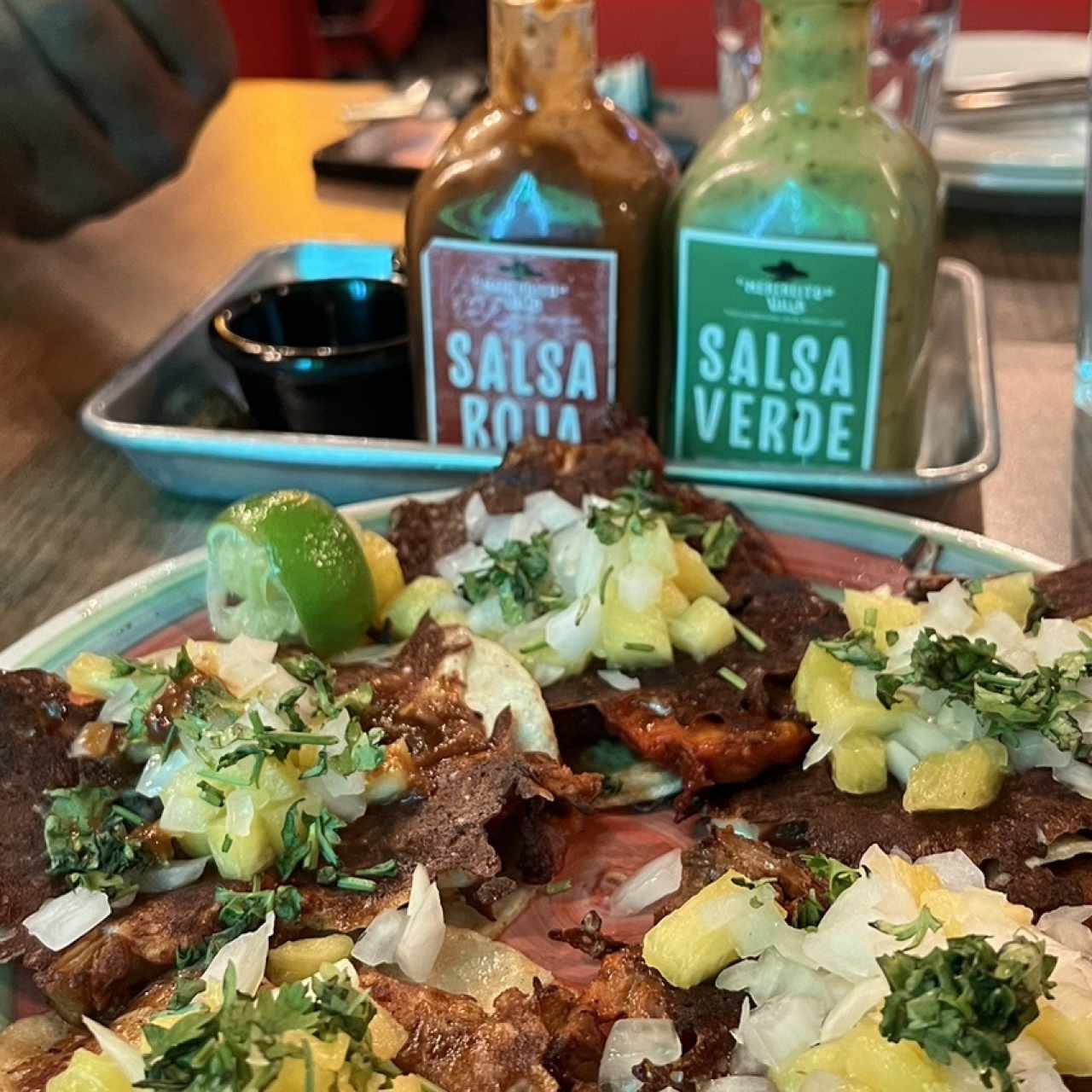 Tacos al Pastor: Espectacular sabor que al subir esta foto se me hizo aguanla boca , la combinación de la piña y el cilantro es divina , lo unico que la piña debe ser natural y no de lata pero divino