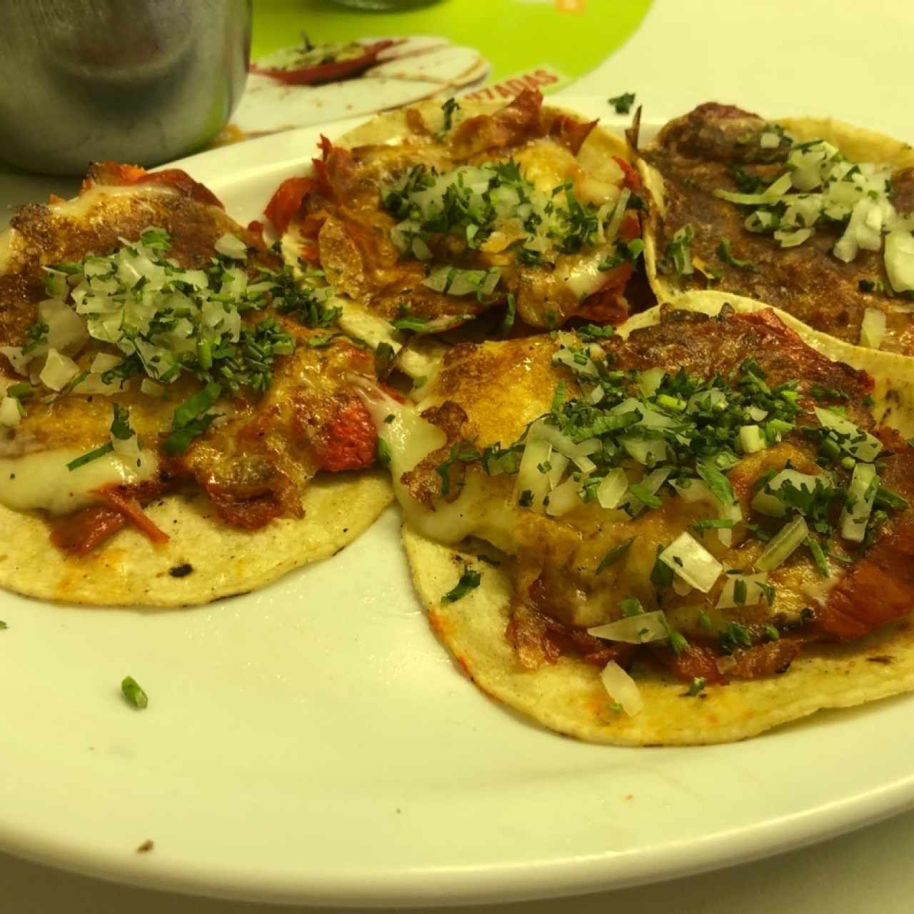 tacos al pastor con queso