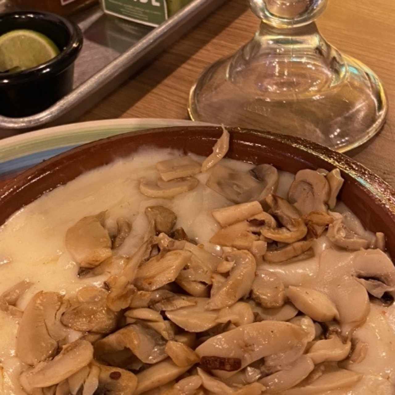 Queso Fundido con Champiñones