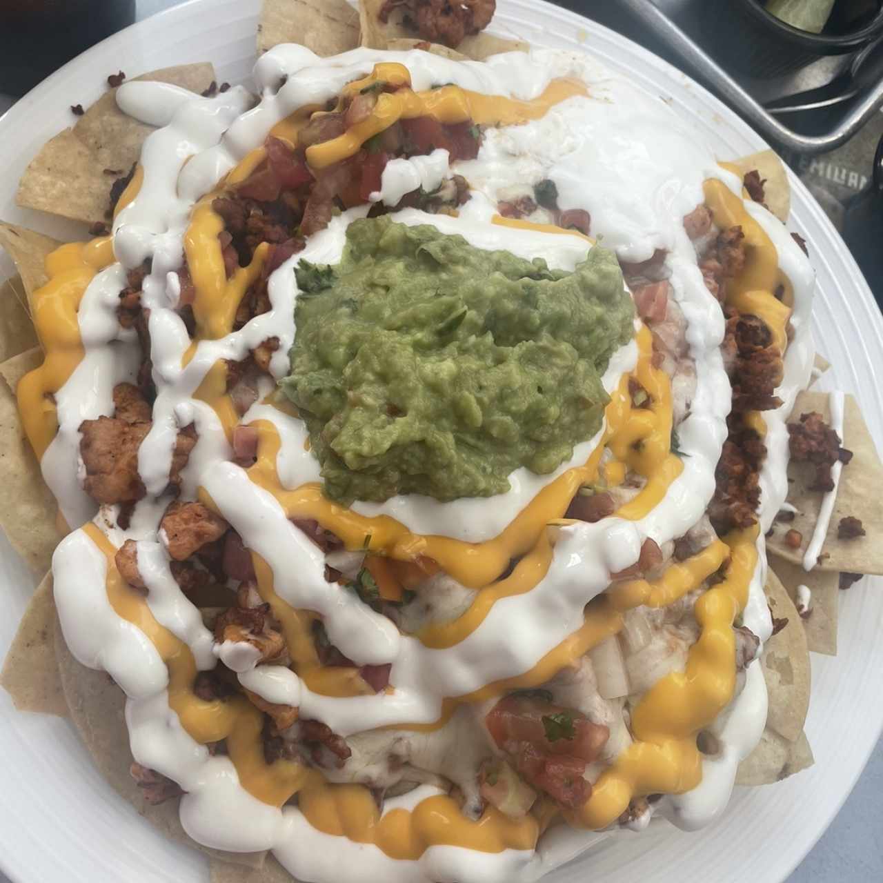 Nachos de pollo y longaniza