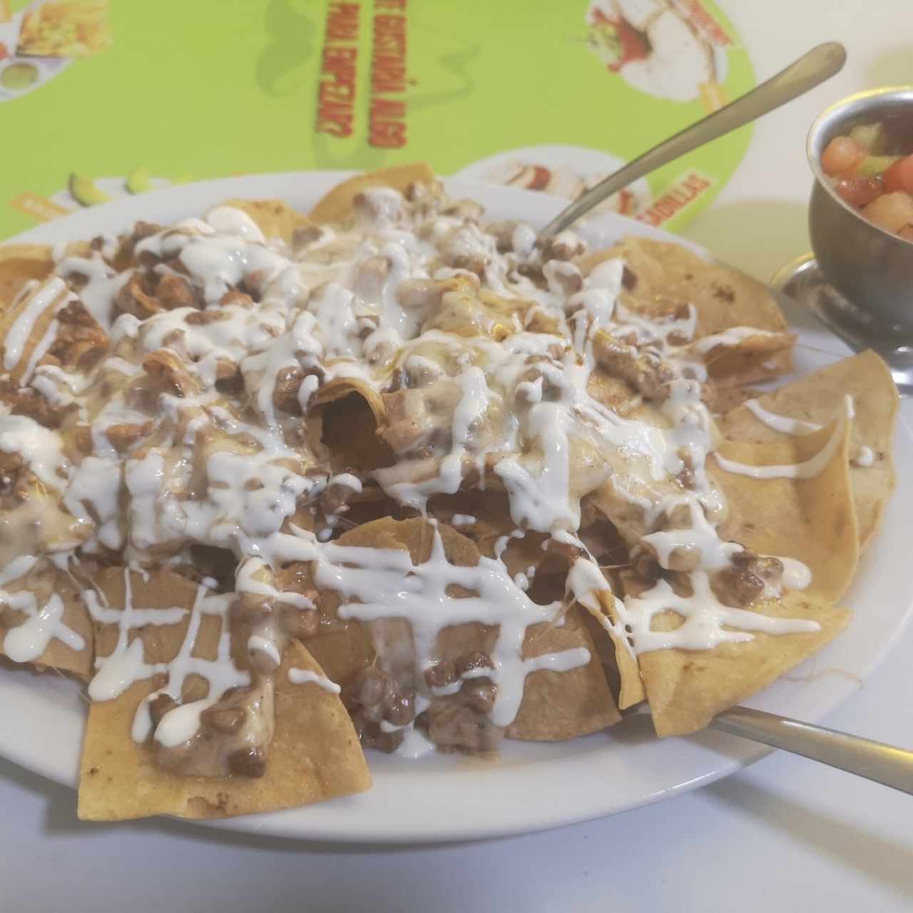 Nachos con chuleta y carne