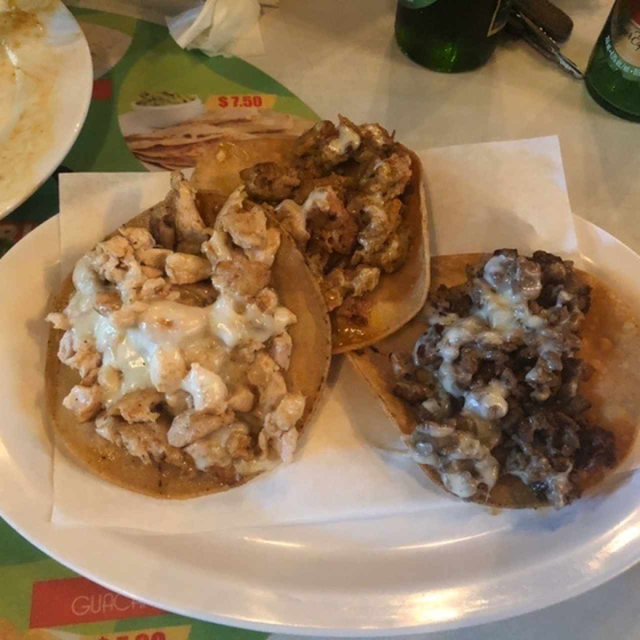 tacos de pollo, carne y puerco