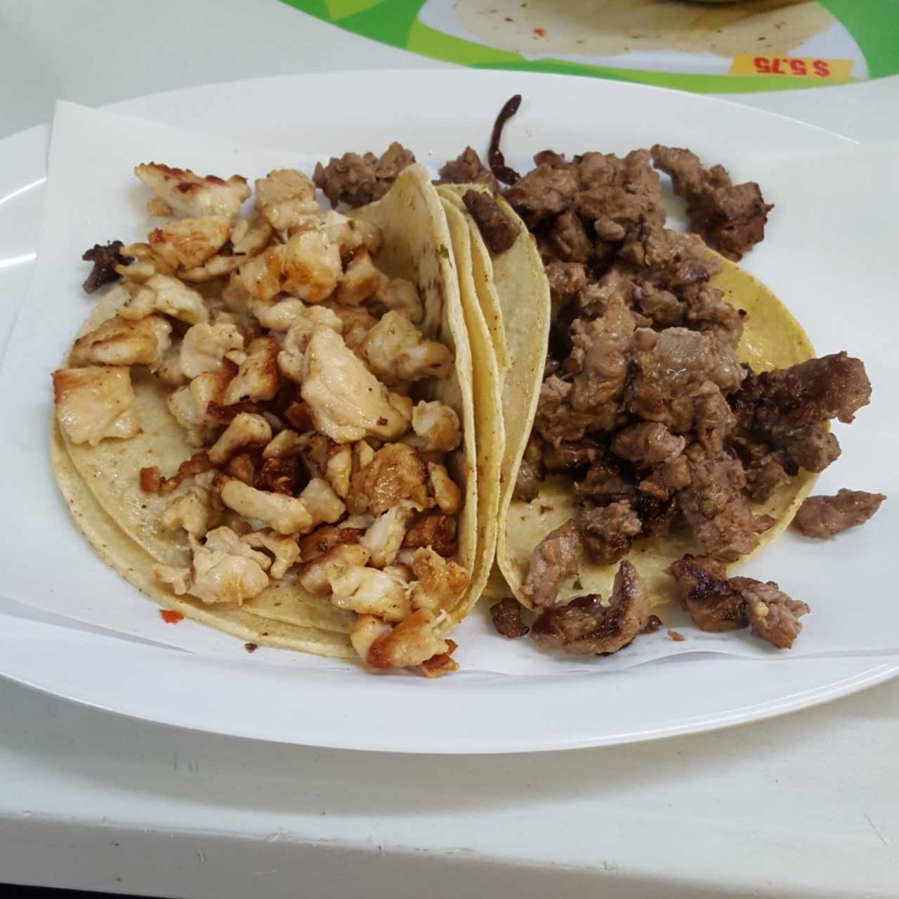 tacos de pollo y bistec