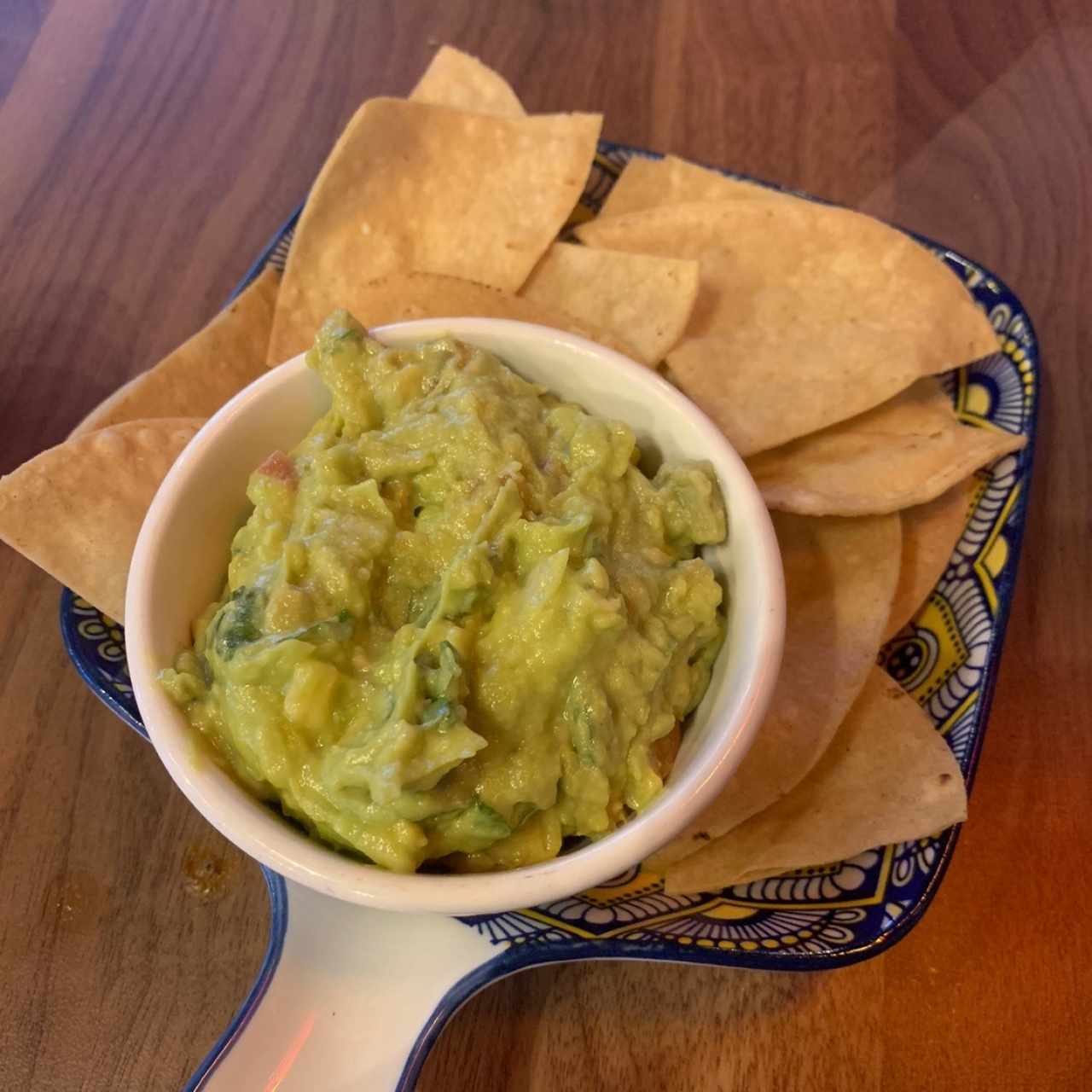 Guacamole con totopos