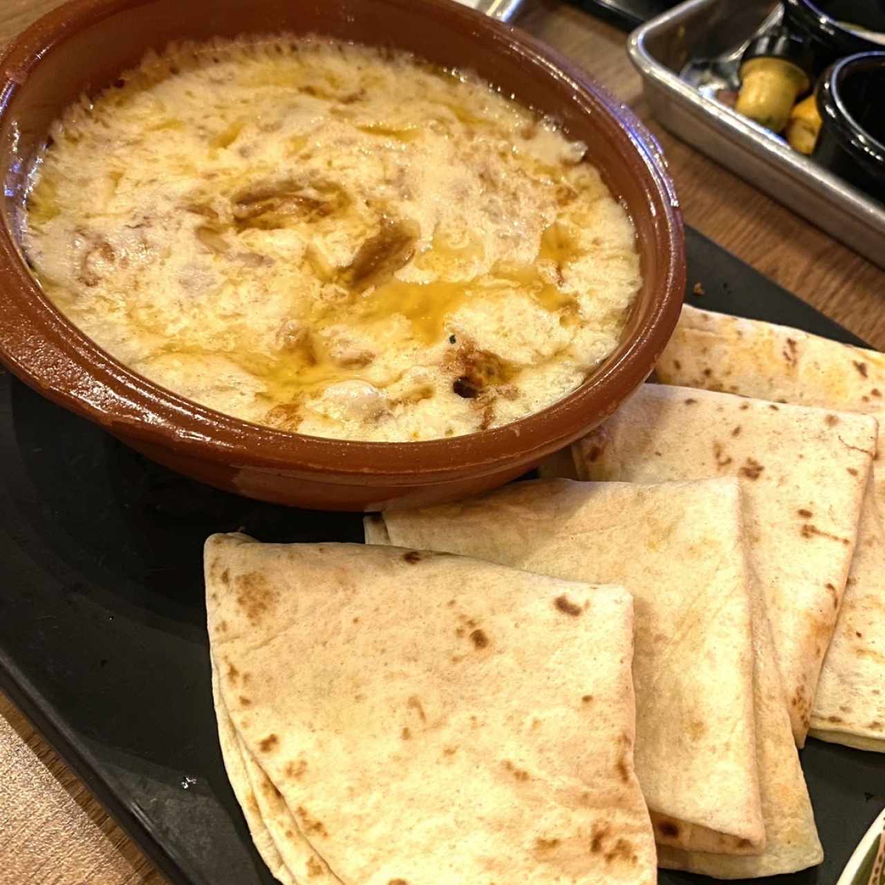 Queso Fundido con Champiñones