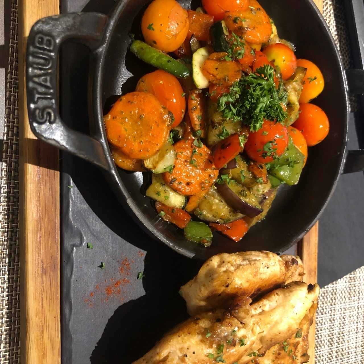 Pollo a la plancha con Vegetales Salteados 