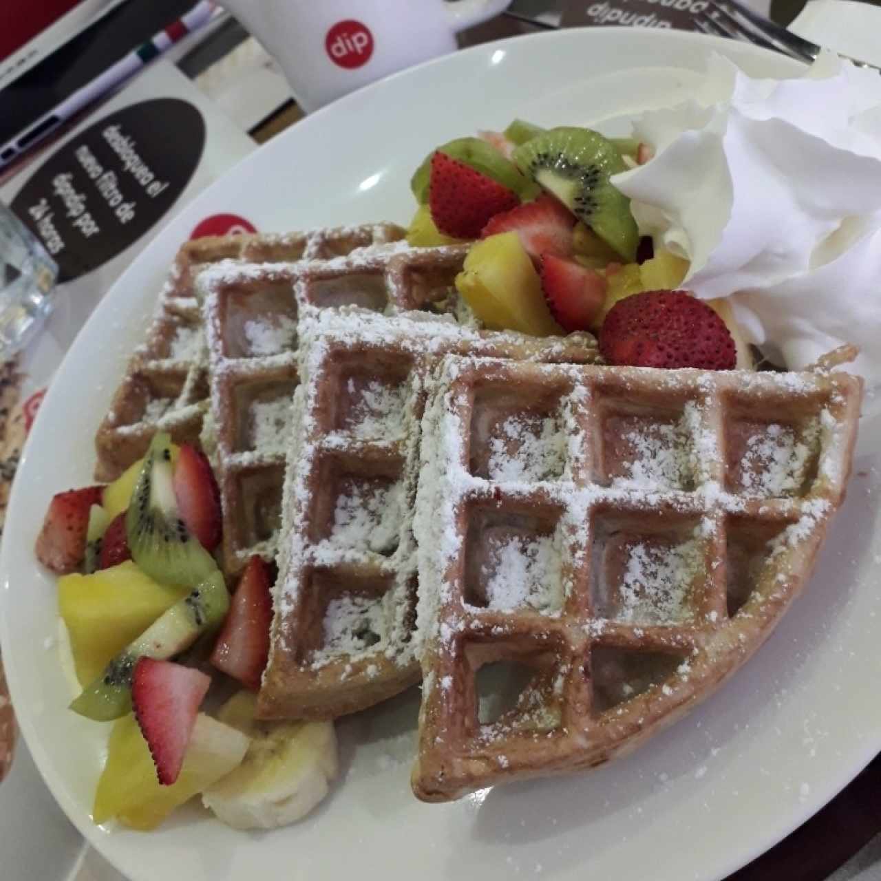 waffles con frutas