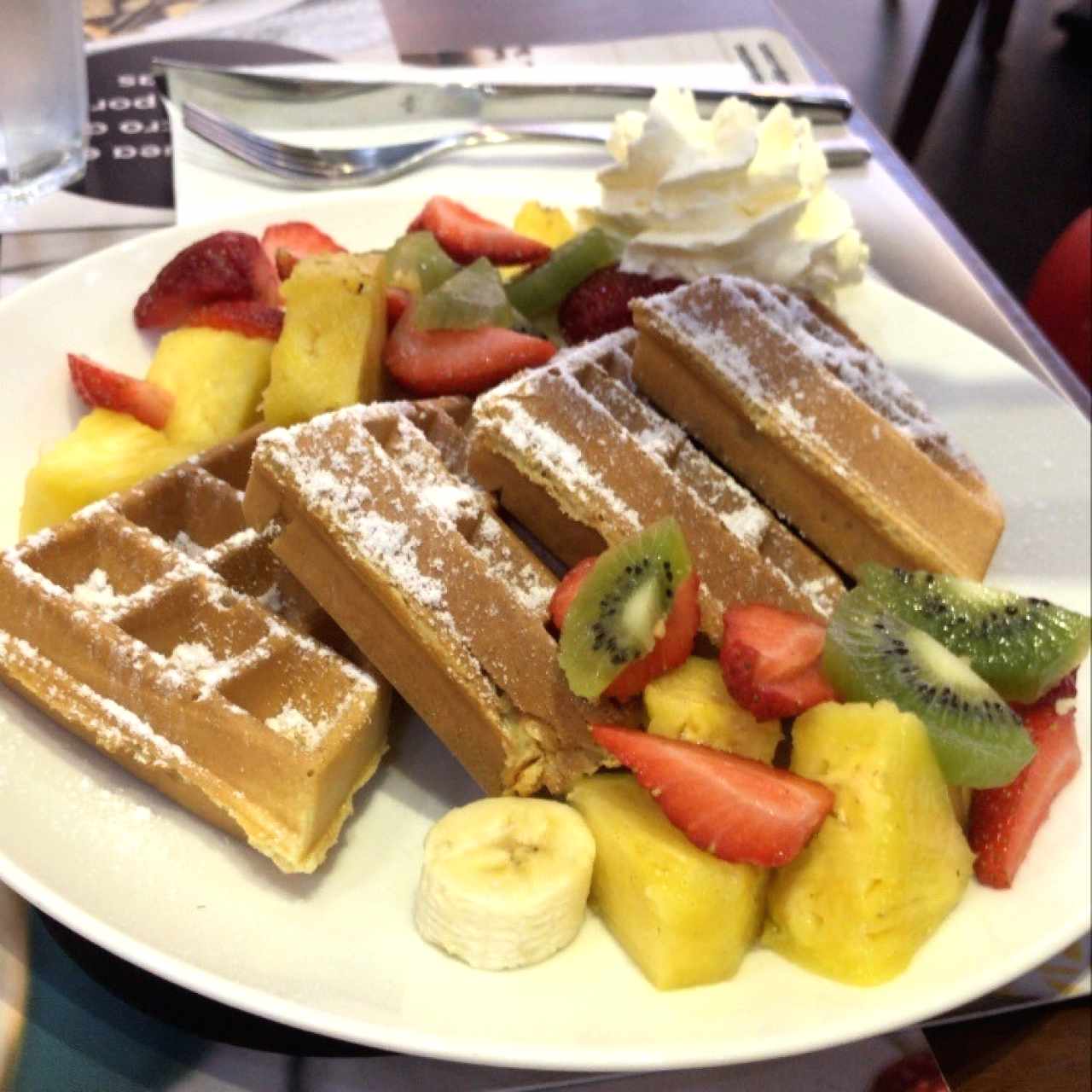 Waffles con frutas 