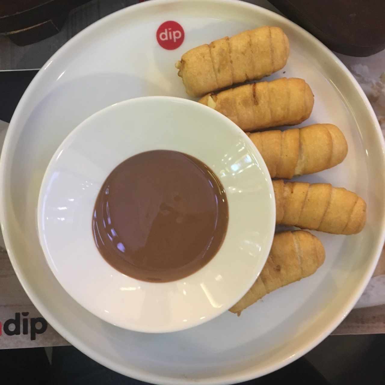 Tequeños de Queso con chocolate de leche