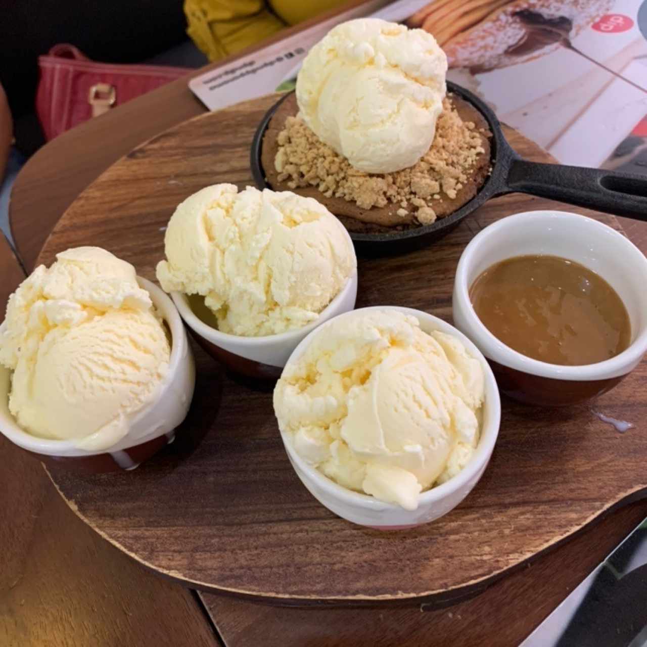 Galleta maría con dulce de leche y helado 