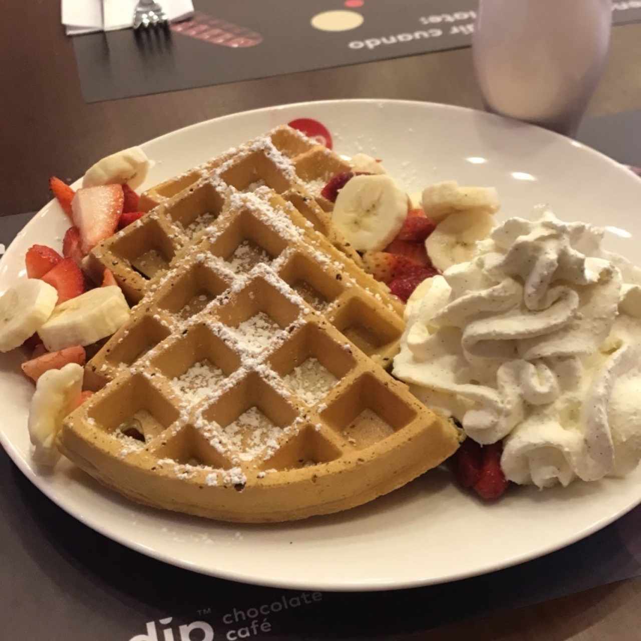 Waffles con Frutas