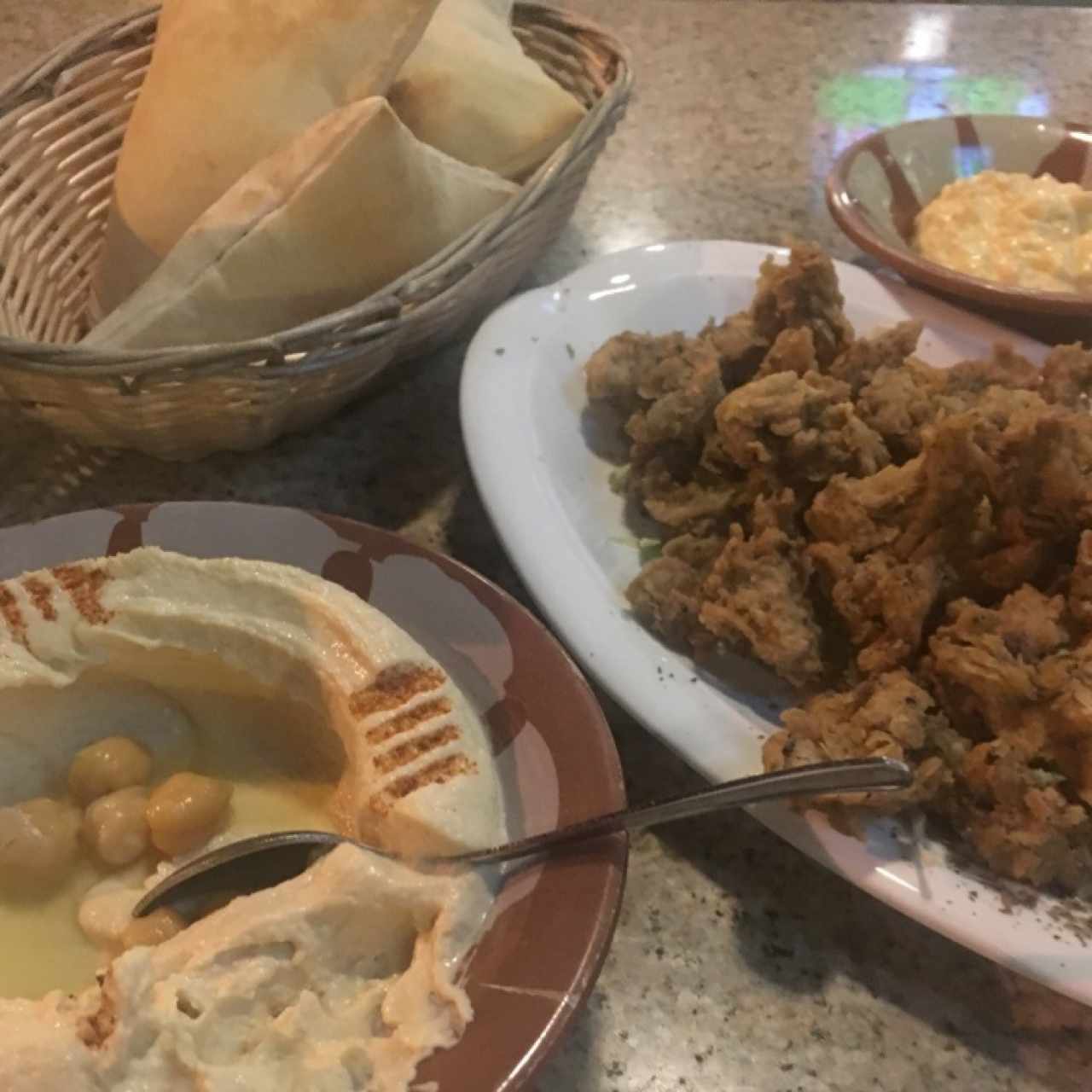 pan pita, hummus y arañitas