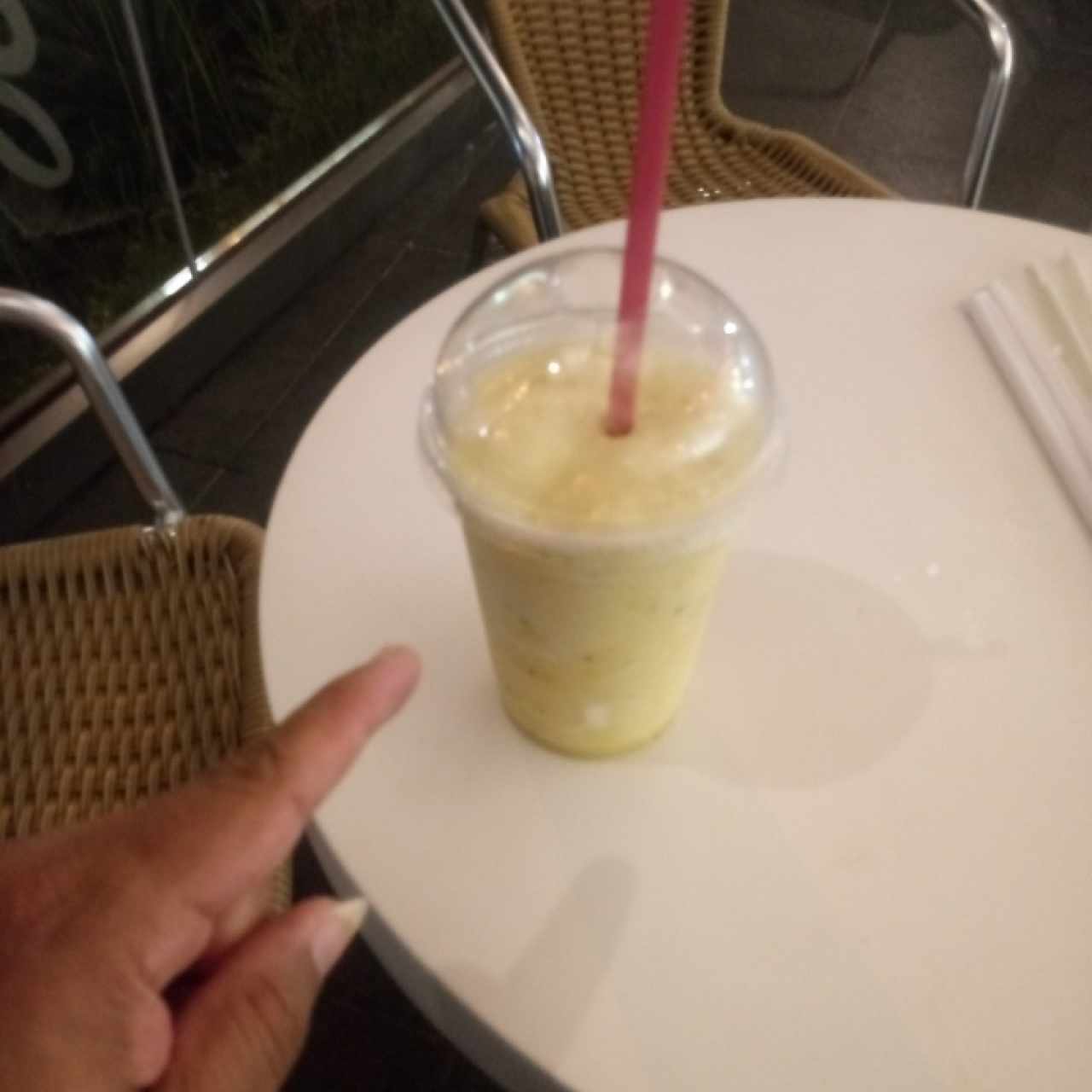 Batido de piña con hierba buena