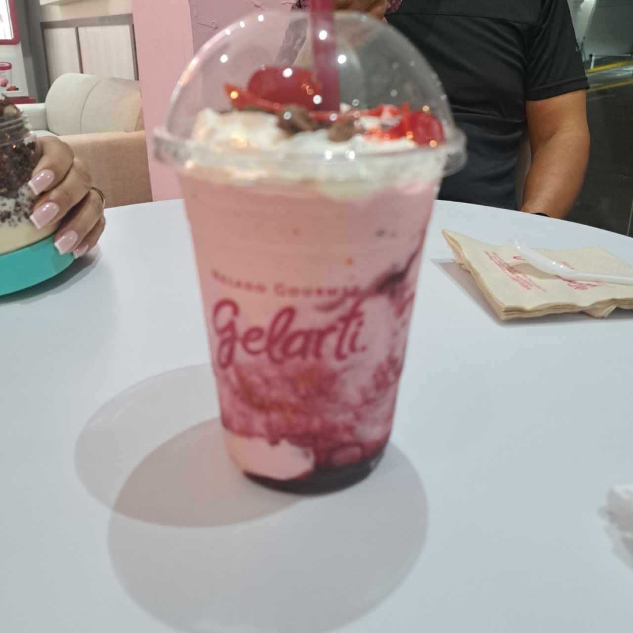 milkshake itilisn cherry