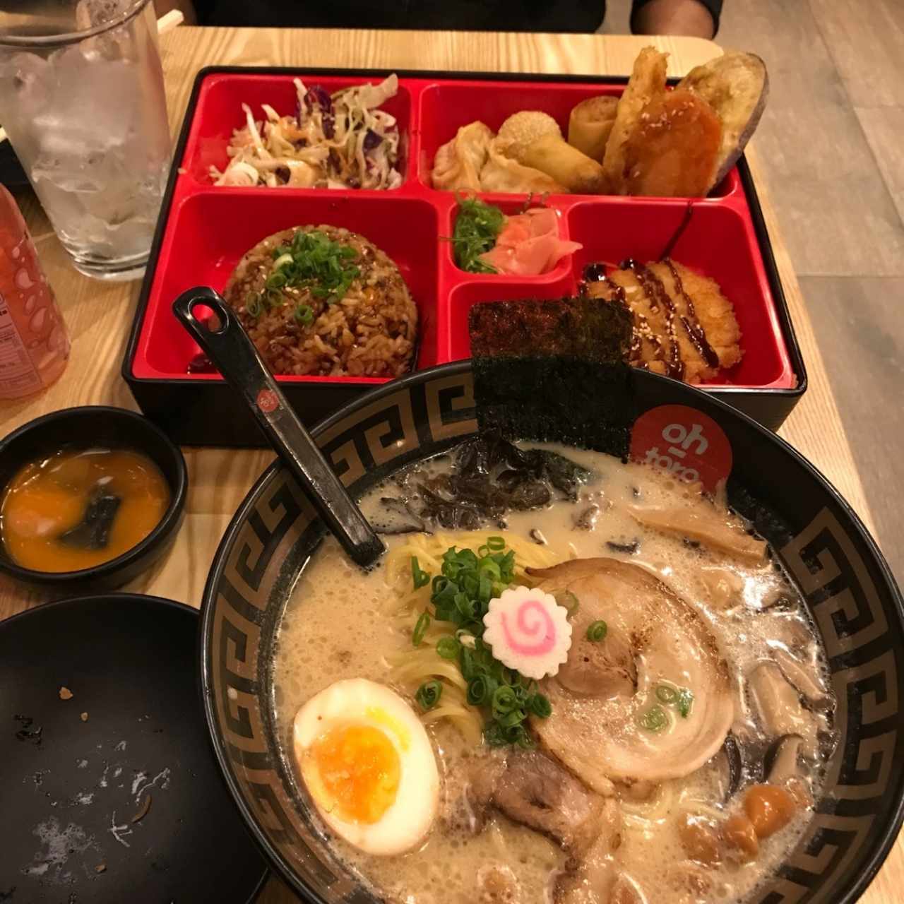 Bento box - Yakimeshi set y tonkatsu ramen