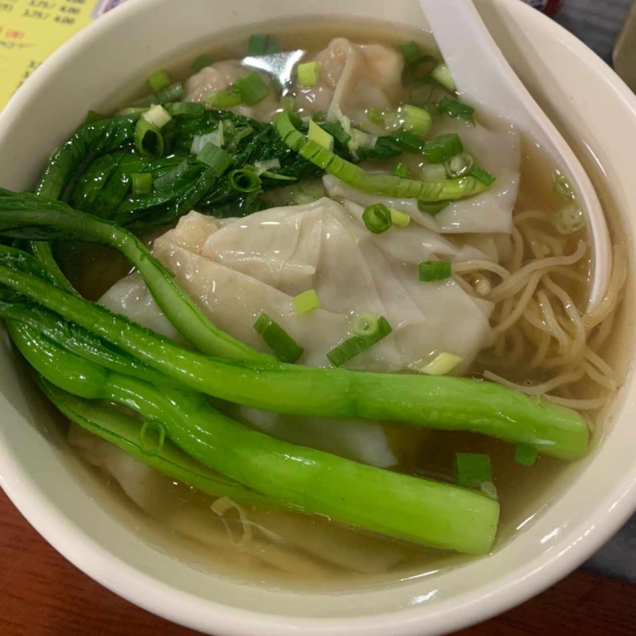 Sopa de wantón con camarones