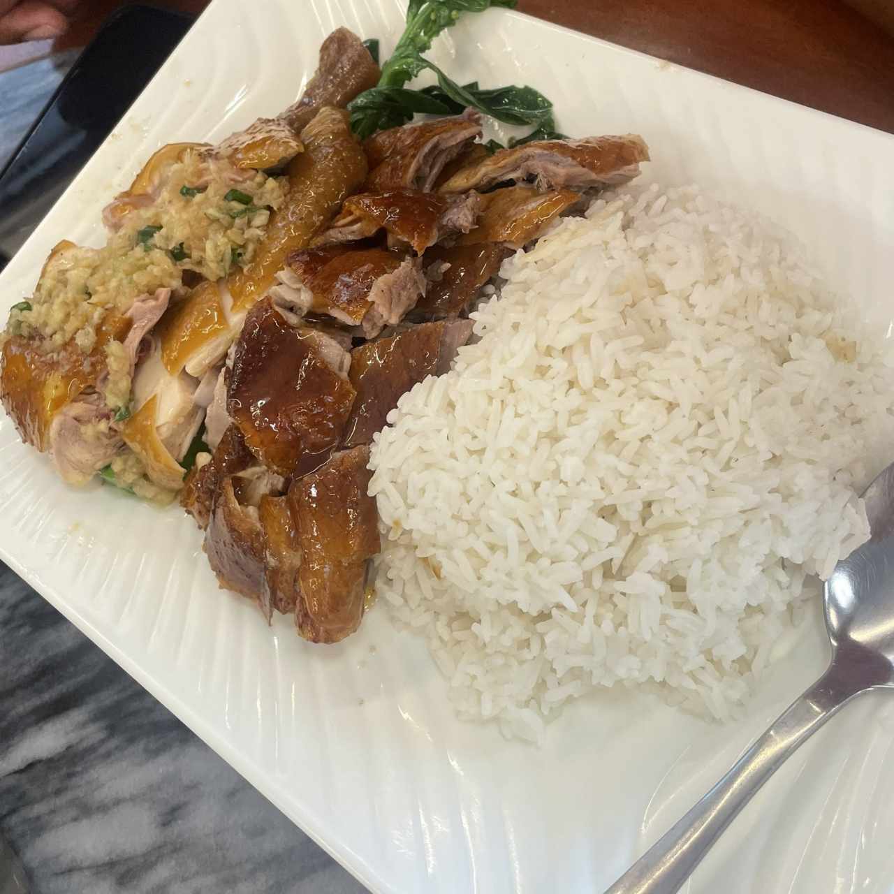 Arroz con pollo y pato asado