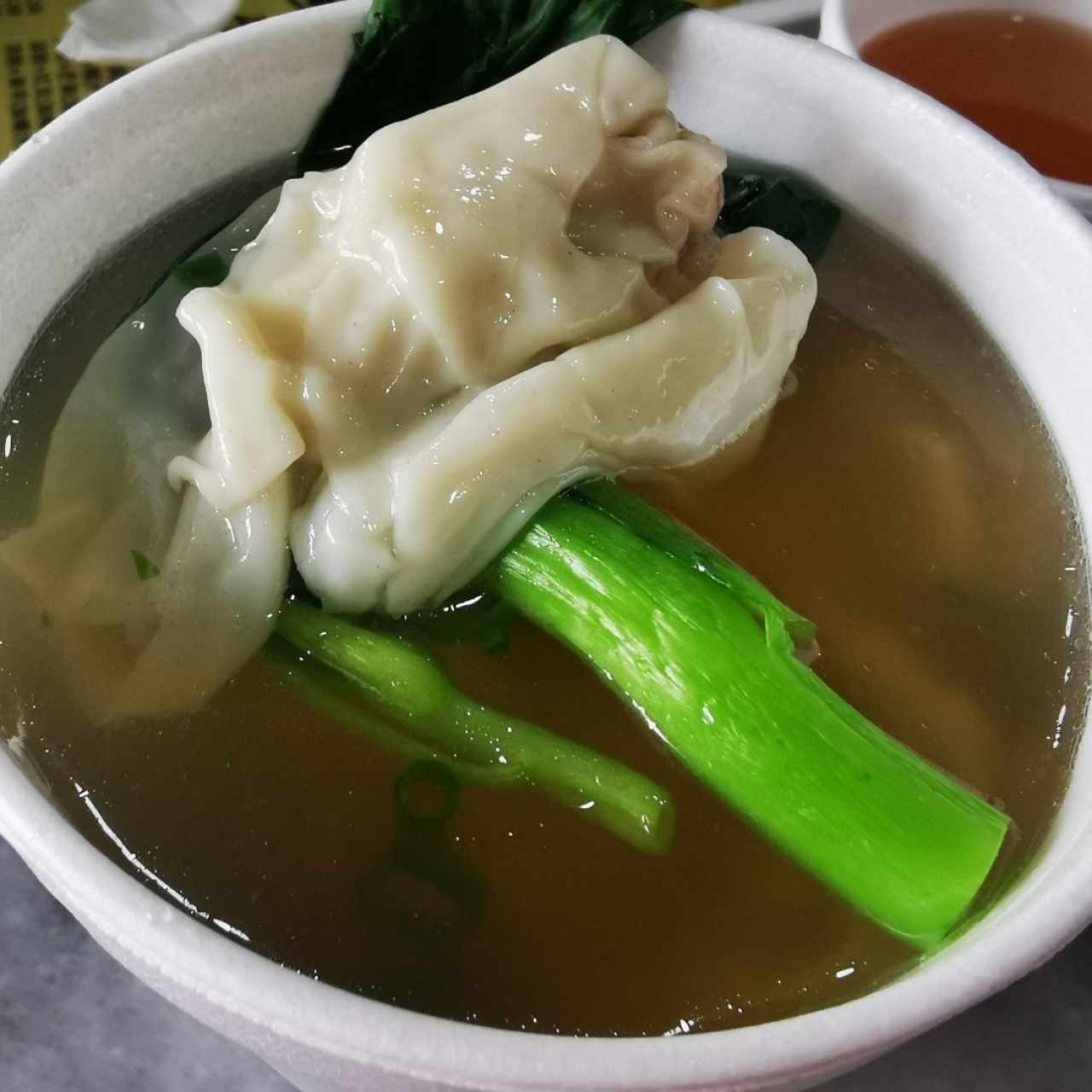 Sopa wanton con camarón sola😍✅