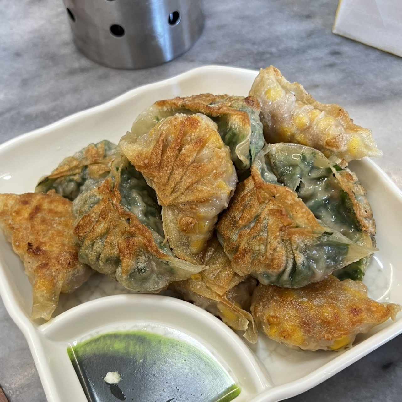 Dumpling de puerco con cebollina y maiz