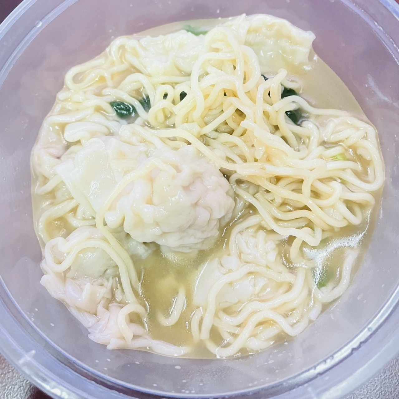 Sopa De Wanton De camarón Con Fideos