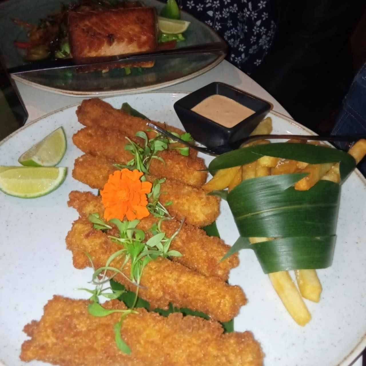 Fish finger y salmón con vegetales salteados 👌