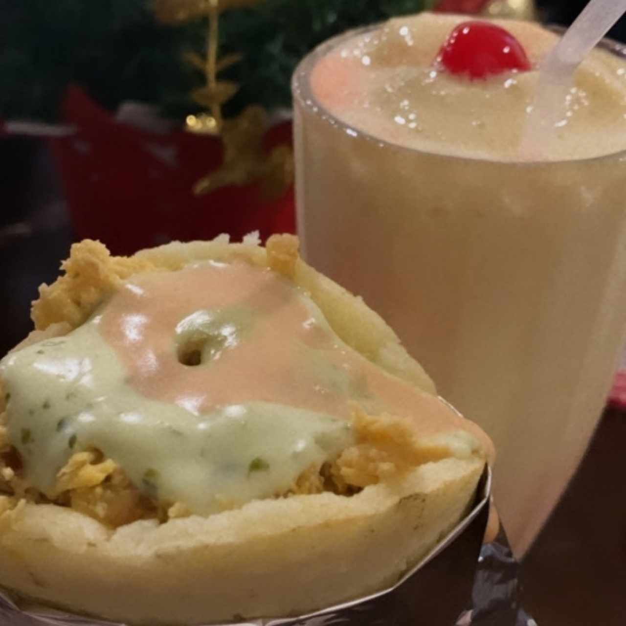 Arepa con todo y batido de maracuya