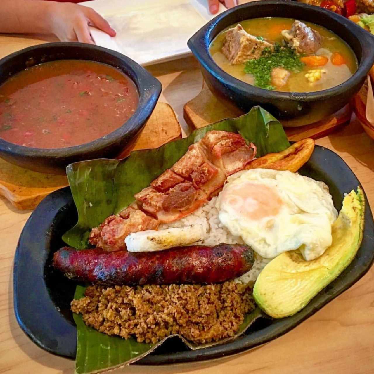 Bandeja Paisa y Sancocho Trifásico