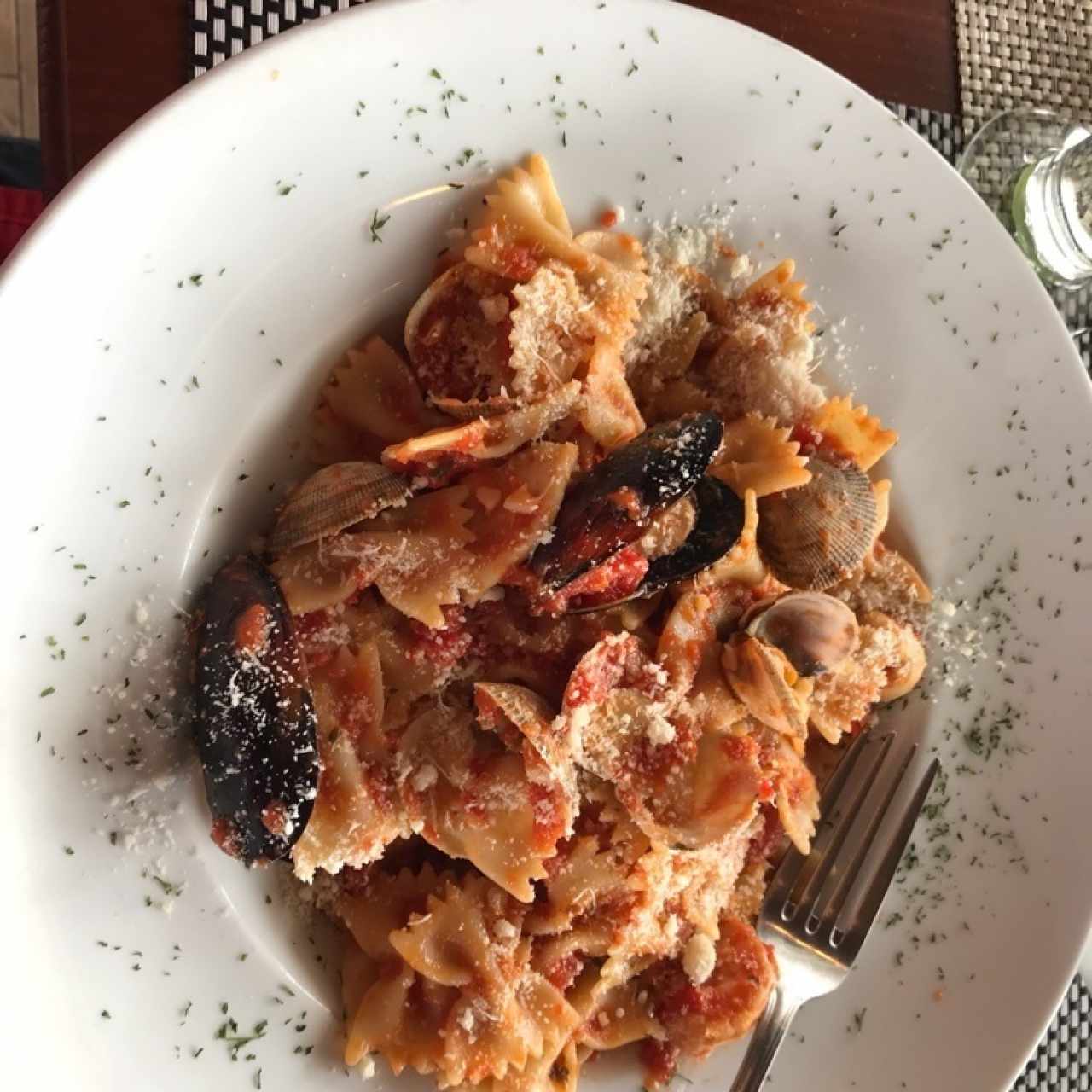 farfalle a la marinara con salsa pomodoro