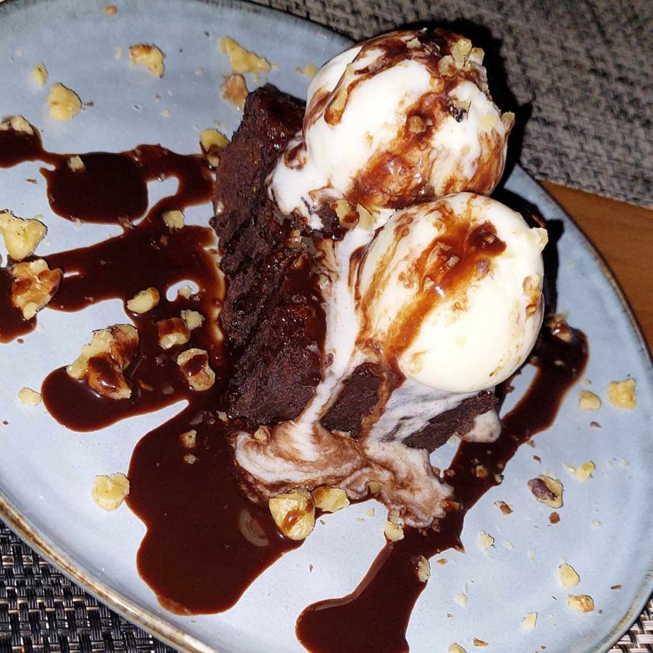 Postres - Brownie con helado