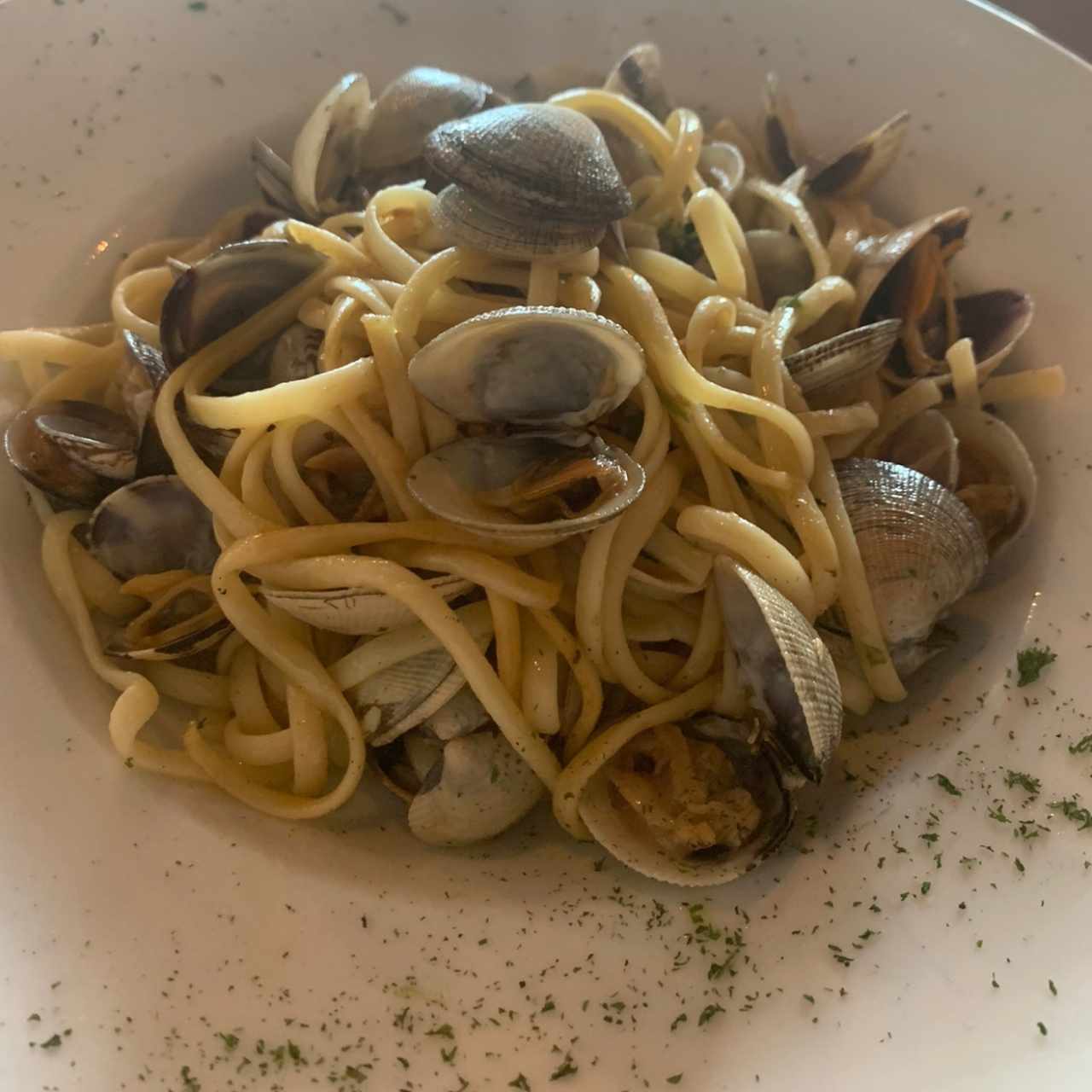 Linguini con almejas