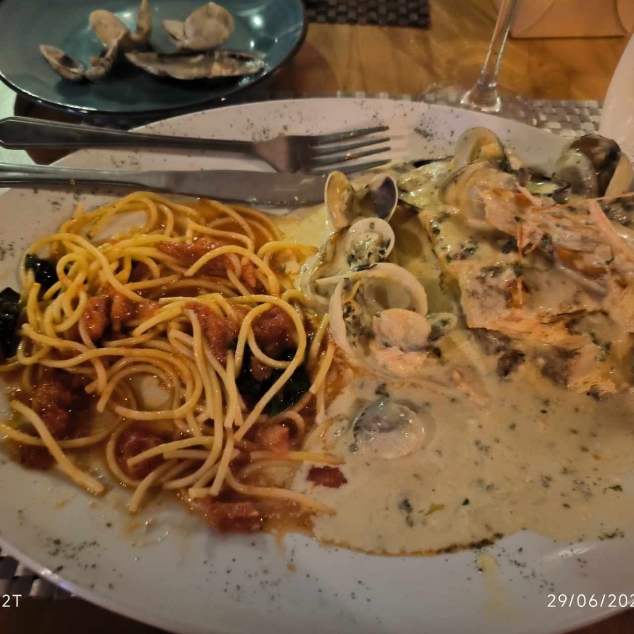 Salmón Sanyak con spaghetti al pomodoro