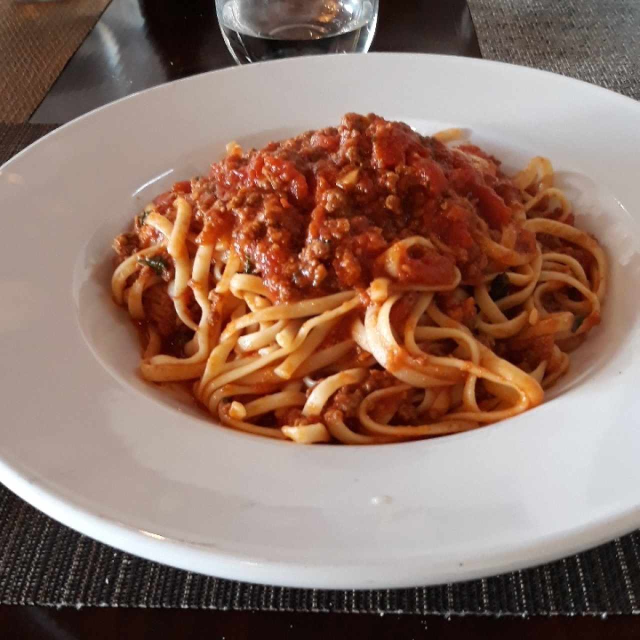 linguinni a la boloñesa  