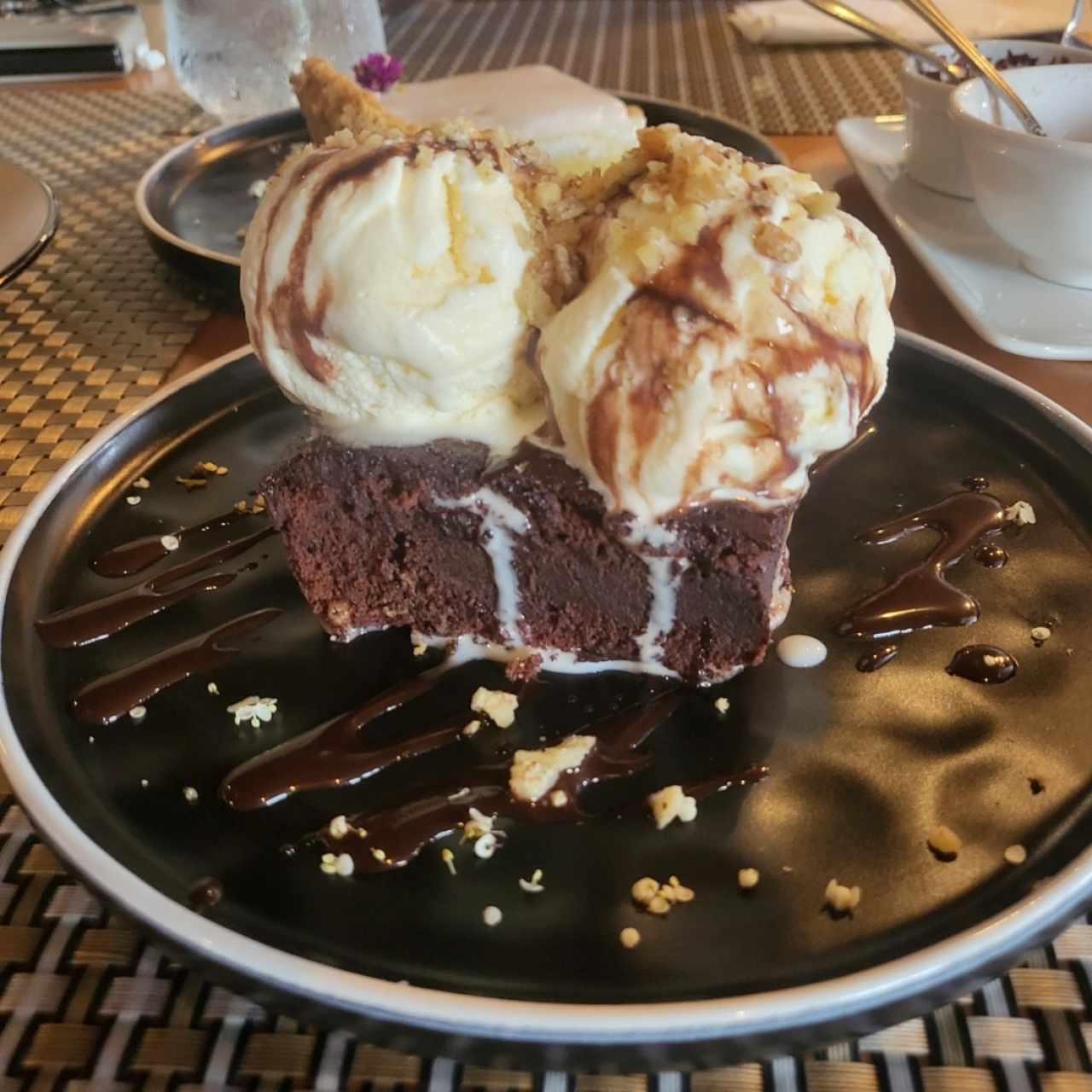 Postres - Brownie con helado