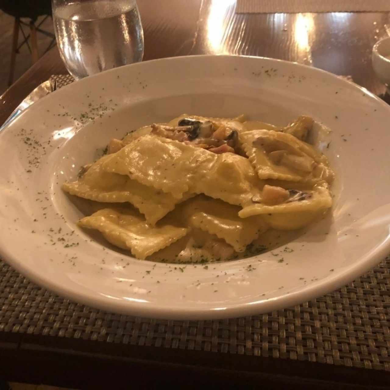 ravioli de pollo a la boscaiola