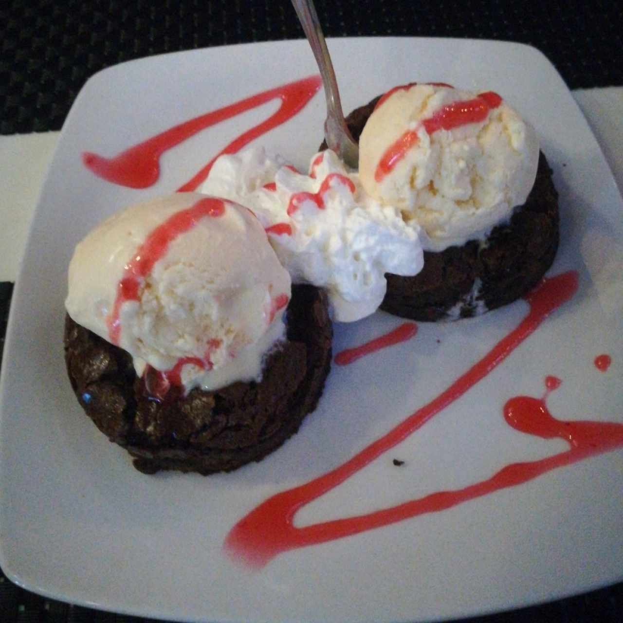 brownie con helado